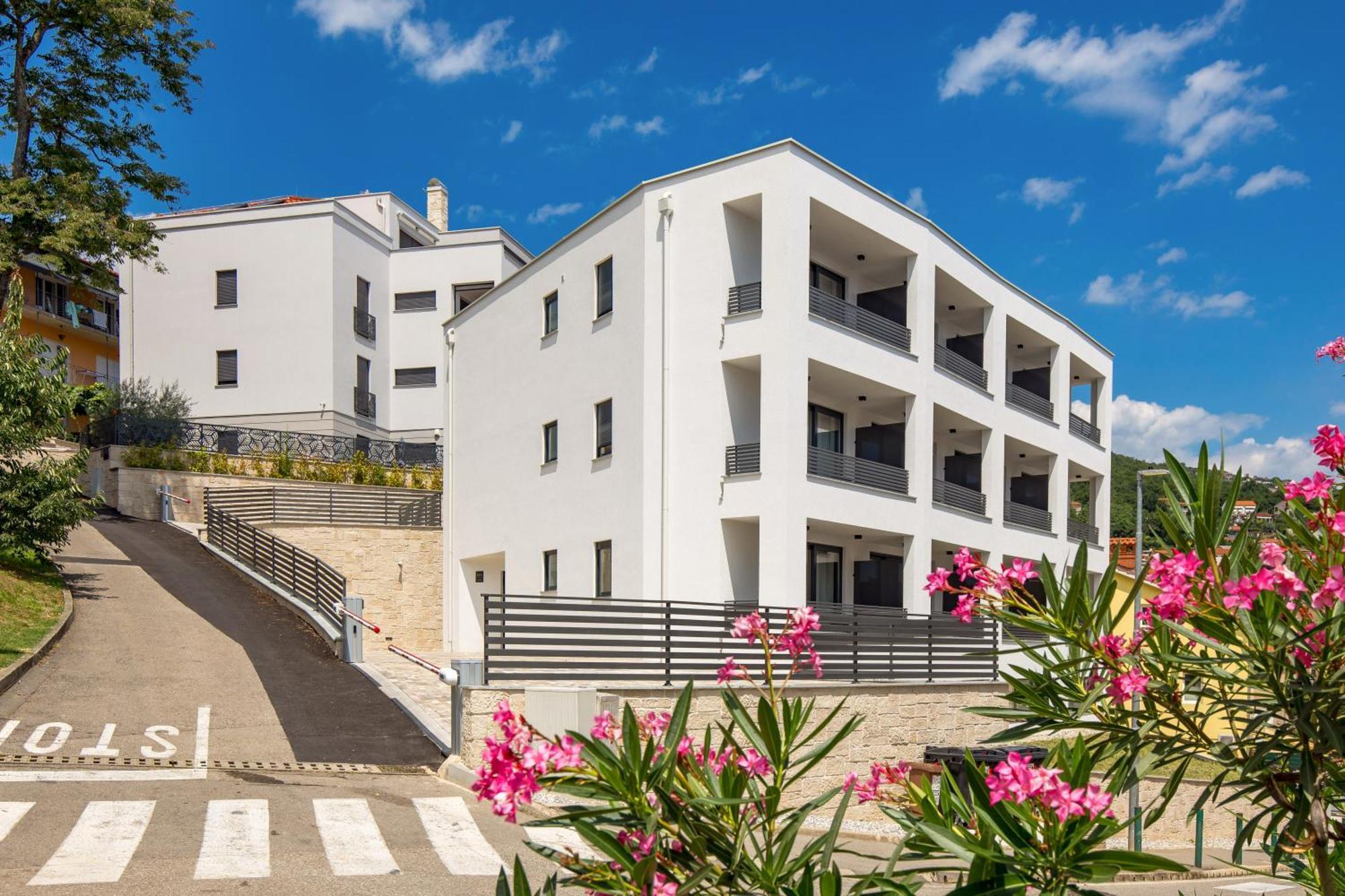 Belinda Apartments With Balcony & Private Parking أوباتيا المظهر الخارجي الصورة